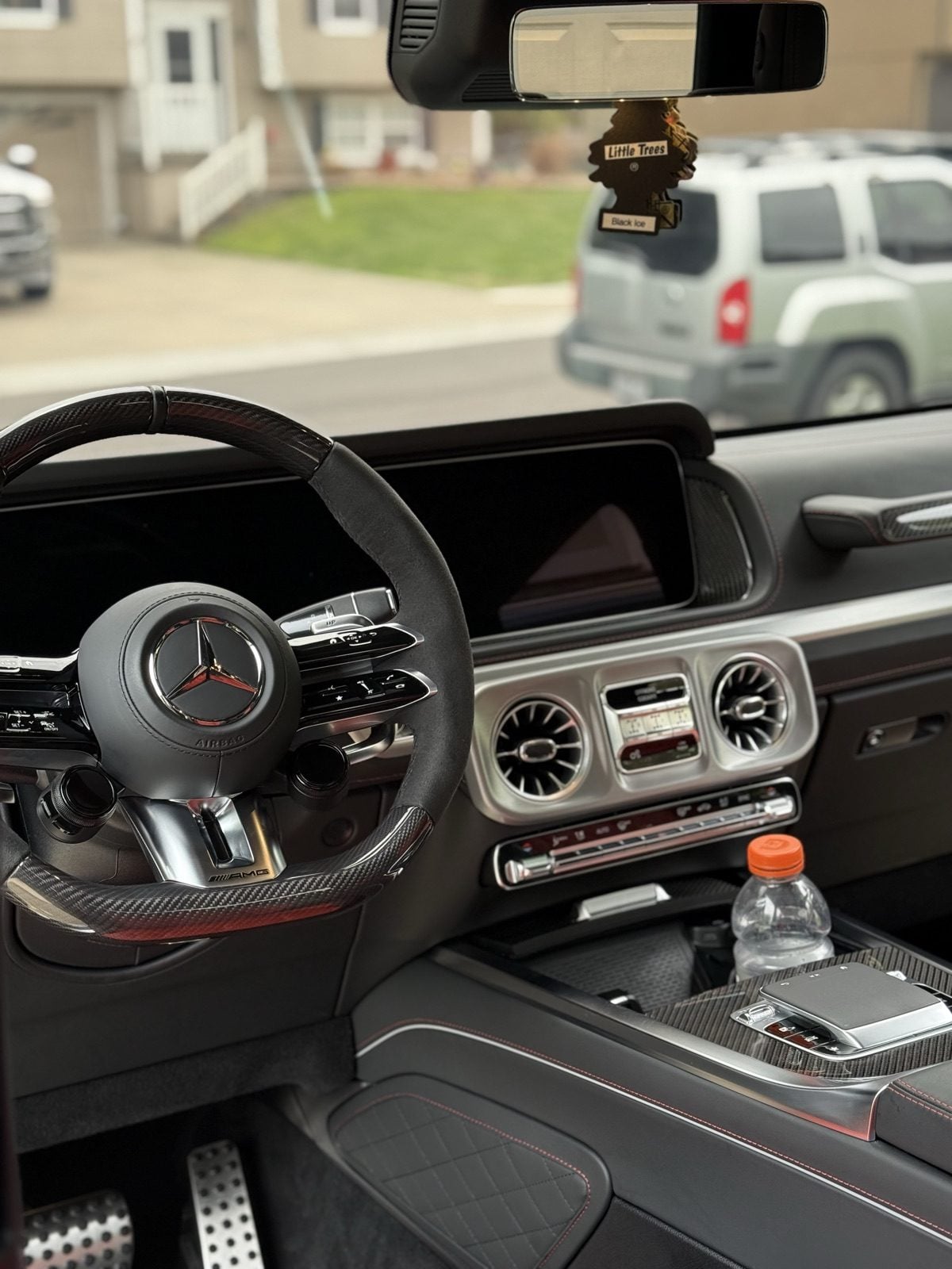 Detailed Mercedes G-Wagon interior